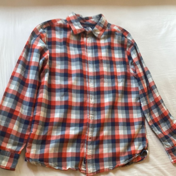 North Face size medium longsleeve button up. - Picture 2 of 6